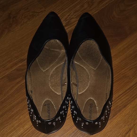 WELL WORN Maurices Black Leather Flats - Picture 2 of 3